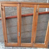Finestra in legno tre ante con vetri