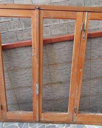 Finestra in legno tre ante con vetri