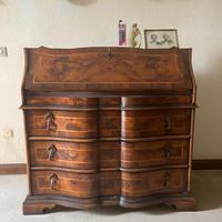 Antica ribalta bombata in noce e radica