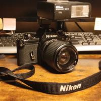 Nikon EM+ obbiettivo+flash+tracolla