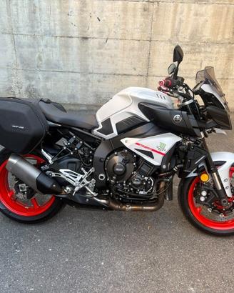 YAMAHA MT-10 WHITE BORSE LATERALI