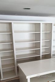 Armadio a 3 zone verticali con pianali orizzontali