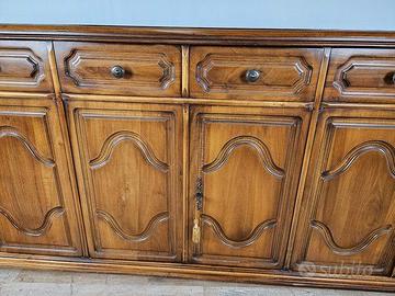 Buffet in noce con intarsi