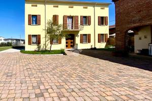 VILLA SINGOLA A REGGIOLO