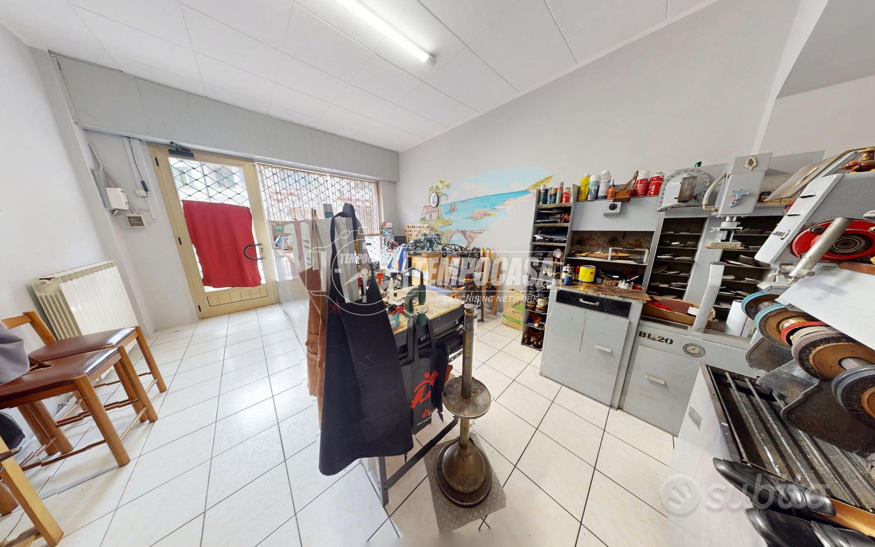 Locale Commerciale a Rovellasca 2 locali - Altro