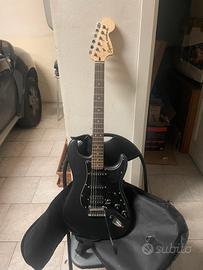 Chitarra elettrica + amplificatore + custodia