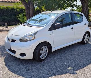 Toyota Aygo 1.0 Connect 5 porte – Navigatore, Blue