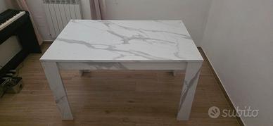 Tavolo da pranzo moderno effetto marmo bianco 