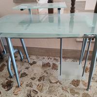 scrivania con piano in vetro 