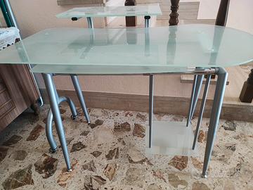 scrivania con piano in vetro 