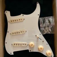 Battipenna/pickguard cablato per Stratocaster