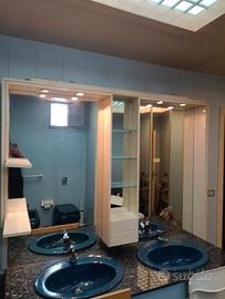 specchiera, sanitari  basi in granito blu