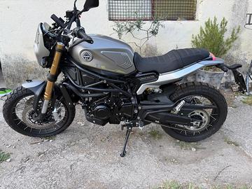 Moto benelli 800 trail