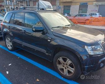 Suzuki Grand Vitara con gancio traino