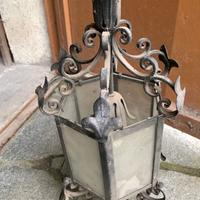 Antiche lampade e paralumi in vetro