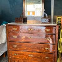 Toeletta antica con specchiera