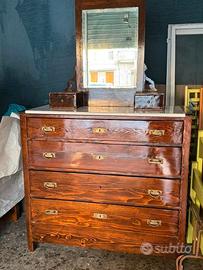 Toeletta antica con specchiera