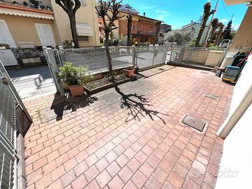 Con spazio esterno privato, ingresso indip. clima