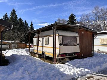 Roulotte con Preingresso in Legno