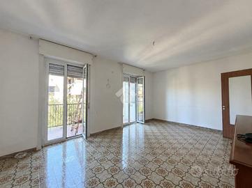 3 LOCALI A NAPOLI