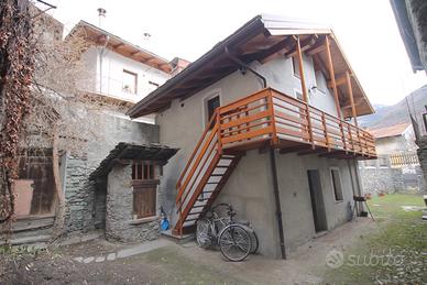 Casetta indipendentemente Nus centro