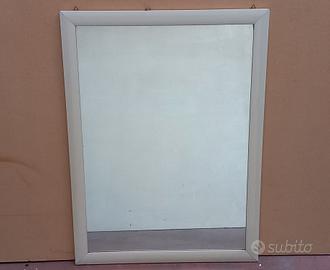specchio con cornice in legno bianca 35x45 cm