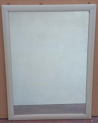 specchio con cornice in legno bianca 35x45 cm