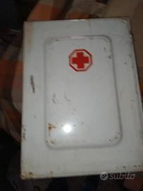 Cassetta pronto soccorso industriale vintage 