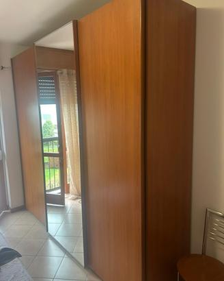 Letto con armadio e comodini