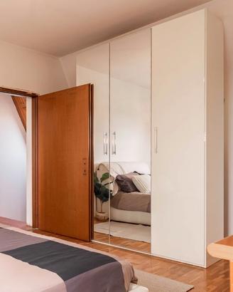 Armadio camera con ante specchiate