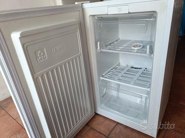 Congelatore verticale Hisense 