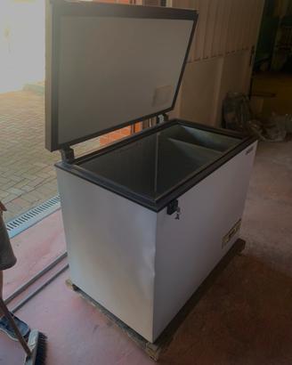 Congelatore Artic ES 341  da 274L netti.