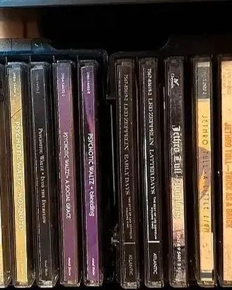 56 CD musica rock/pop/italiani + 5 box porta CD