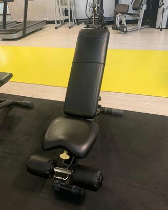 2 panche reclinabili Technogym