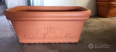 Vaso in resina festonato da 90cm.