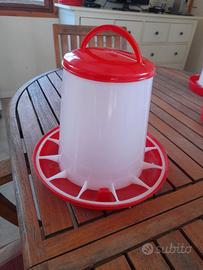 mangiatoie e bevitori x galline