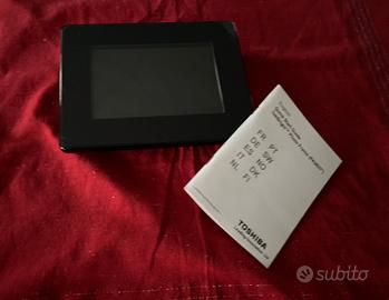 Cornice digitale e giradischi vintage