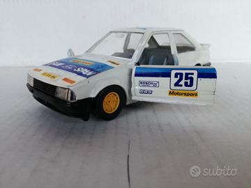 Modello auto ford escort xr3 bianca burago