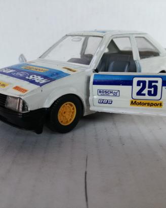 Modello auto ford escort xr3 bianca burago