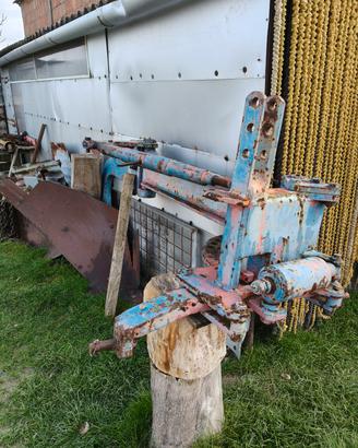 mono aratro a sollevatore 