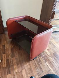comodino in pelle e ripiano in vetro