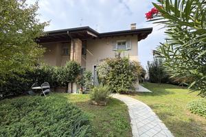 PORZIONE DI BIFAMILIARE A TAVAZZANO CON VILLAVESCO