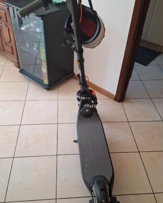 Monopattino elettrico Ninebot F65I