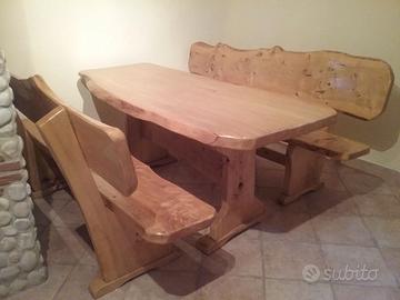 Tavolo e panche da taverna o giardino