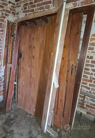 Porte per interno di casa del 1800 e scala antica