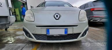 RENAULT TWINGO 2007 - PARAURTI ANTERIORE