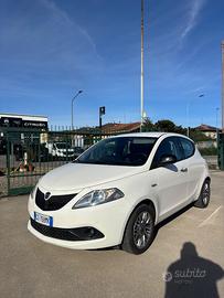 LANCIA YPSILON 1.0 FIREFLY HYBRID GOLD – 2020