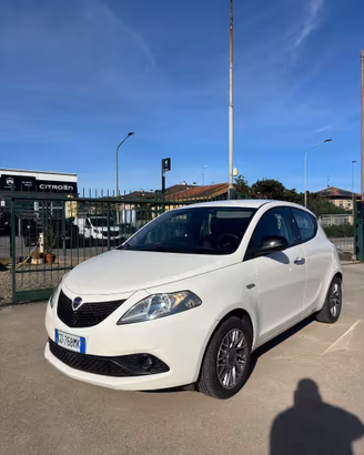 LANCIA YPSILON 1.0 FIREFLY HYBRID GOLD – 2020