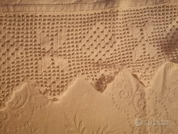 Coperta ricamata a mano