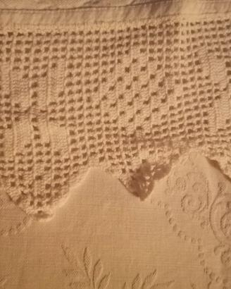 Coperta ricamata a mano